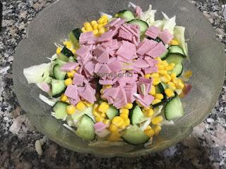 ENSALADA DE COL CON PEPINOS Y JAMÓN