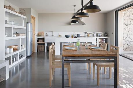 Casa Simple y Minimalista en Corcega Casa Simple y Minimalista en Corcega