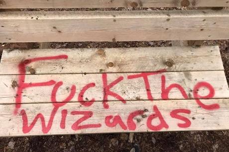 Oficinas de Mantic atacadas y sede de un LARP destrozado