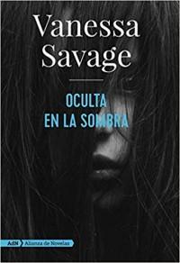 Oculta en la sombra