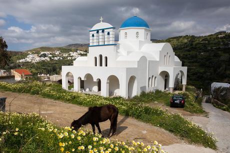Blue-Dome-Church-in-Naxos.jpg.optimal ▷ Recorriendo el sendero de la aldea de Naxos: Melanes, Myli y los Kouroi