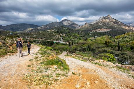 Road-to-Melanes.jpg.optimal ▷ Recorriendo el sendero de la aldea de Naxos: Melanes, Myli y los Kouroi