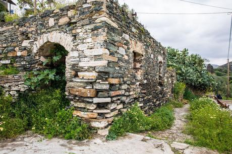 Old-Building.jpg.optimal ▷ Recorriendo el sendero de la aldea de Naxos: Melanes, Myli y los Kouroi
