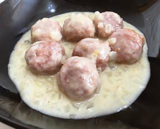 Albóndigas en salsa de queso