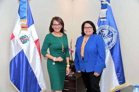 Rectora UASD Emma Polanco recibe visita de viceministra Zoraima Cuello.
