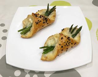 Pañuelos de hojaldre con espárragos y queso Pañuelos de hojaldre con espárragos y queso