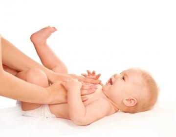 Beneficios del masaje en los bebés y niños Beneficios del masaje en los bebés y niños