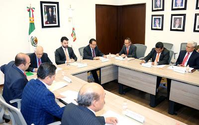 DISTINGUEN CON PRESEA “HONOR ESTADO DE MÉXICO” LA EFICIENCIA Y PROFESIONALISMO DE DOCENTES MEXIQUENSES