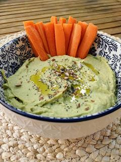 Hummus de alubias y aguacate