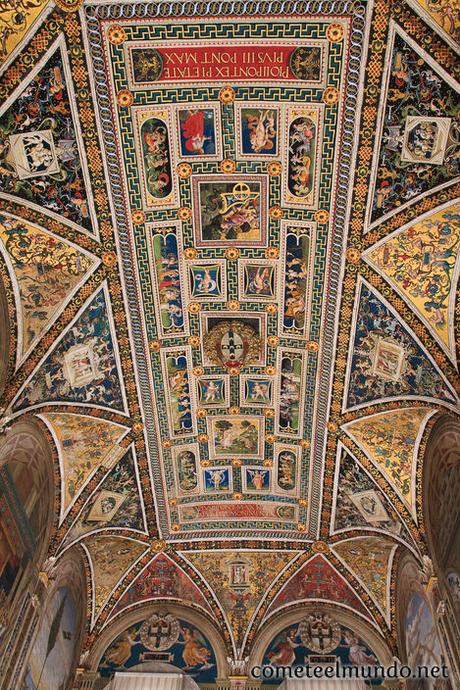 techo-frescos-biblioteca-catedral-de-siena Que ver en Siena en un día (lugares con encanto)