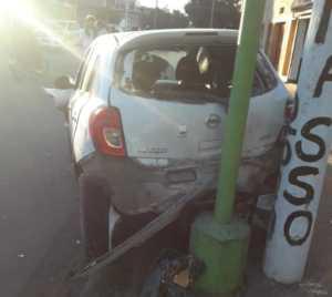 Atropelló 4 pibes, se fugó, chocó a una pareja y se estrelló contra un poste