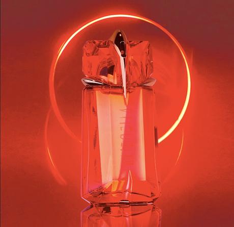 Inspirado en el Eclipse entre el Sol y la Luna Nace Alien Fusion la Nueva Fragancia Femenina de Mugler Inspirado en el Eclipse entre el Sol y la Luna Nace Alien Fusion la Nueva Fragancia Femenina de Mugler