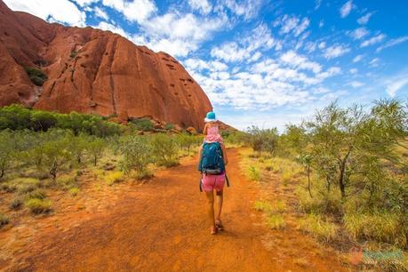 Uluru-base-walk-132 ▷ Comenta sobre 8 razones por las que viajar te ayuda a vivir una buena vida por MikesRoadTrip