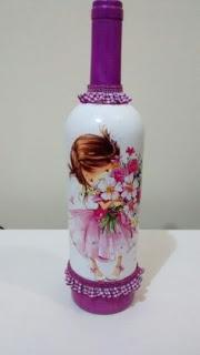 Decora tus botellas de vidrio recicladas con servilletas de decoupage