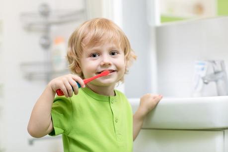 Higiene y limpieza de los dientes de los niños Higiene y limpieza de los dientes de los niños