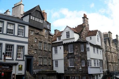 Consejos para viajar a Edimburgo: qué ver, tours y ocio en la ciudad edificios-edimburgo
