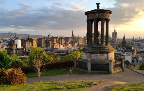 Consejos para viajar a Edimburgo: qué ver, tours y ocio en la ciudad calton-hill-vistas