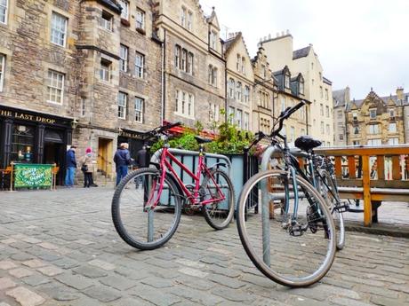 Consejos para viajar a Edimburgo: qué ver, tours y ocio en la ciudad grassmarket-edimburgo