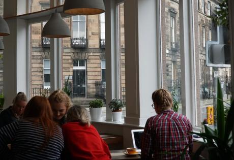 Consejos para viajar a Edimburgo: qué ver, tours y ocio en la ciudad bares-restaurantes-edimburgo-