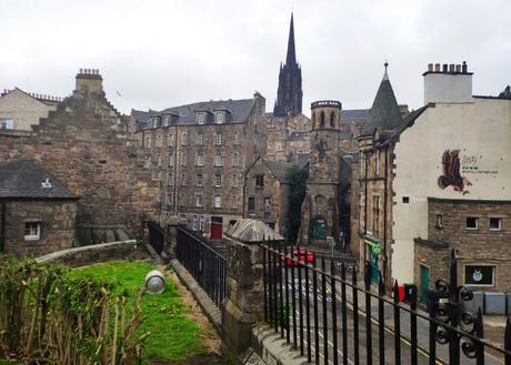 Consejos para viajar a Edimburgo: qué ver, tours y ocio en la ciudad edimburgo-cementerio-greyfriars