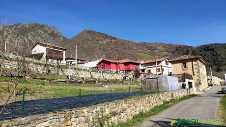 RUTA a LA PATANA o ESCURIU desde ROBLEDO, Somiedo Pueblo de Robledo o Robleu, Somiedo