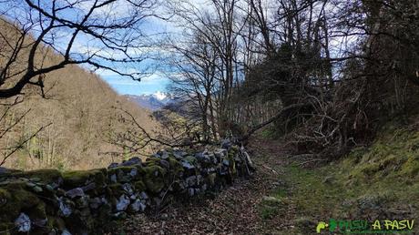 RUTA a LA PATANA o ESCURIU desde ROBLEDO, Somiedo Muria bajando a la Rebollada desde el Collado Muñón