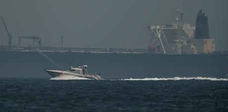 Ataque a buques petroleros Aumenta tensión en el Golfo Arábigo Pérsico