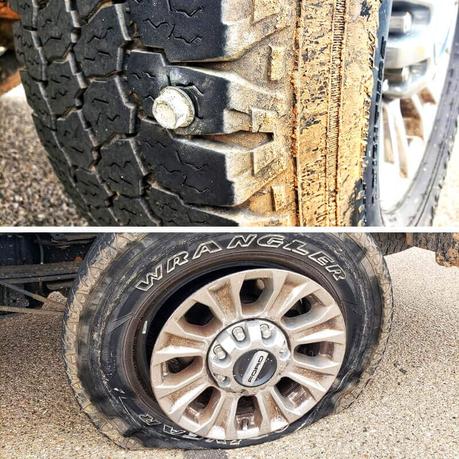 flat-tire-1 ▷ Semana 23: una de las mejores aventuras en Utah hasta la fecha en Escalante Slot Canyons