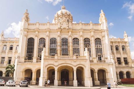 Government-building-in-Havana-Cuba ▷ Todo lo que los viajeros de los Estados Unidos deben saber antes de visitar Cuba