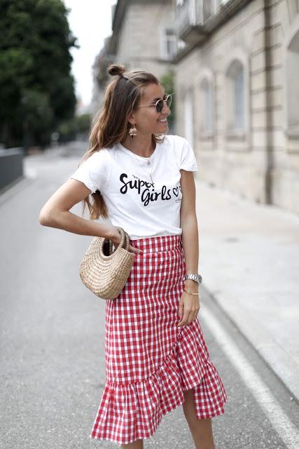 SUMMER TRENDS; LA FALDA MIDI ESTAMPADA.-