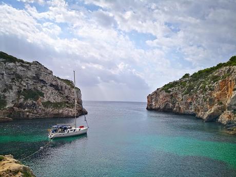 CALAS Y PLAYAS DE MENORCADIA 1 CALA COVES Aprovechamos un...