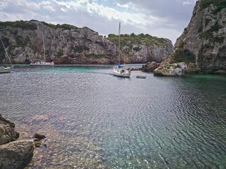 CALAS Y PLAYAS DE MENORCADIA 1 CALA COVES Aprovechamos un...