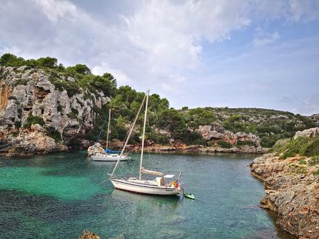 CALAS Y PLAYAS DE MENORCADIA 1 CALA COVES Aprovechamos un...