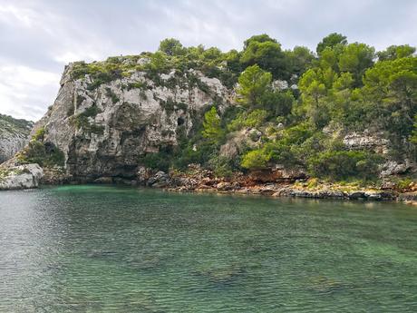 CALAS Y PLAYAS DE MENORCADIA 1 CALA COVES Aprovechamos un...