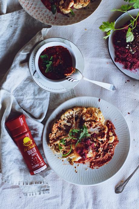 Coliflor asadas con crema de pimientos rojos y pimentón