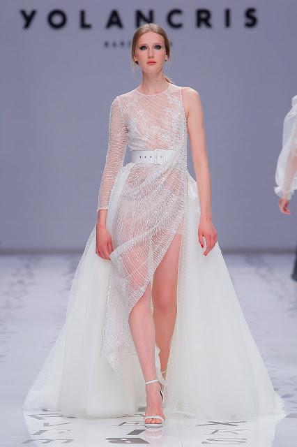 Las novias libres y sin miedo de YolanCris 2020 vuelven a revolucionar la pasarela de Valmont Barcelona Bridal Fashion Week