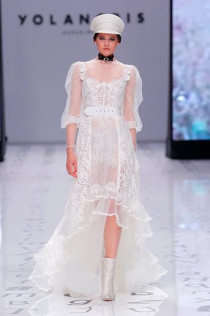 Las novias libres y sin miedo de YolanCris 2020 vuelven a revolucionar la pasarela de Valmont Barcelona Bridal Fashion Week
