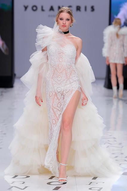 Las novias libres y sin miedo de YolanCris 2020 vuelven a revolucionar la pasarela de Valmont Barcelona Bridal Fashion Week