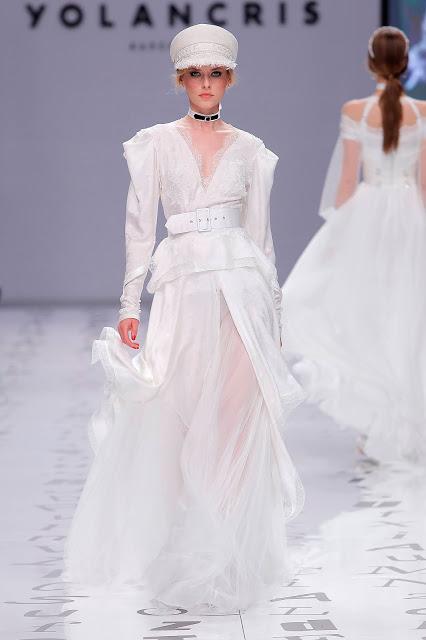 Las novias libres y sin miedo de YolanCris 2020 vuelven a revolucionar la pasarela de Valmont Barcelona Bridal Fashion Week