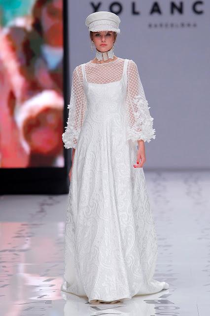 Las novias libres y sin miedo de YolanCris 2020 vuelven a revolucionar la pasarela de Valmont Barcelona Bridal Fashion Week