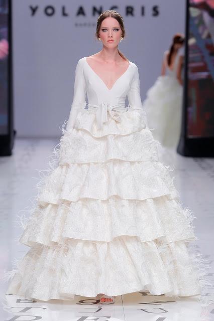 Las novias libres y sin miedo de YolanCris 2020 vuelven a revolucionar la pasarela de Valmont Barcelona Bridal Fashion Week