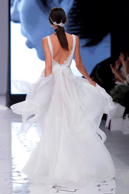 Las novias libres y sin miedo de YolanCris 2020 vuelven a revolucionar la pasarela de Valmont Barcelona Bridal Fashion Week