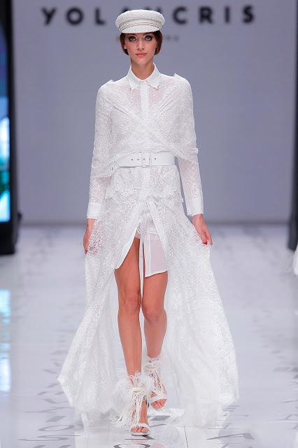 Las novias libres y sin miedo de YolanCris 2020 vuelven a revolucionar la pasarela de Valmont Barcelona Bridal Fashion Week