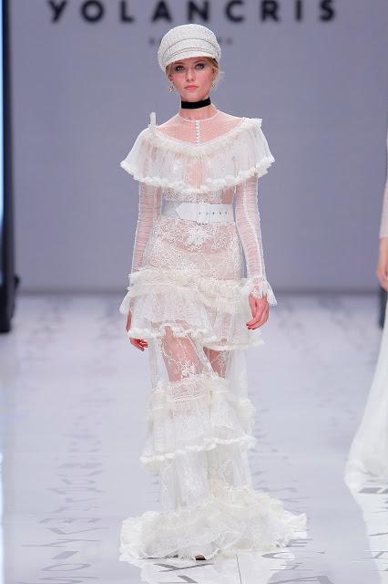 Las novias libres y sin miedo de YolanCris 2020 vuelven a revolucionar la pasarela de Valmont Barcelona Bridal Fashion Week