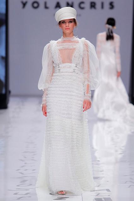 Las novias libres y sin miedo de YolanCris 2020 vuelven a revolucionar la pasarela de Valmont Barcelona Bridal Fashion Week