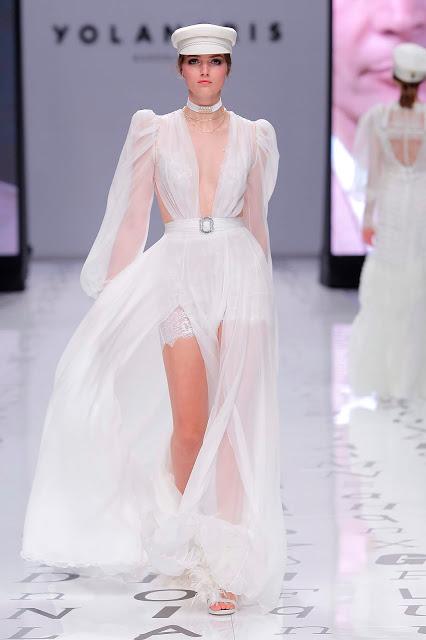 Las novias libres y sin miedo de YolanCris 2020 vuelven a revolucionar la pasarela de Valmont Barcelona Bridal Fashion Week