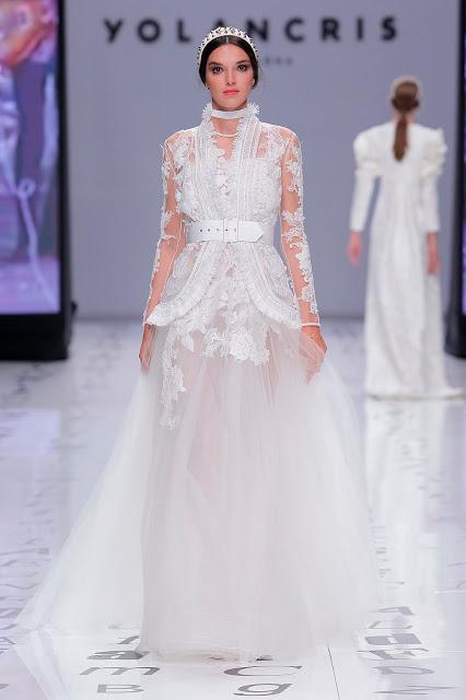 Las novias libres y sin miedo de YolanCris 2020 vuelven a revolucionar la pasarela de Valmont Barcelona Bridal Fashion Week