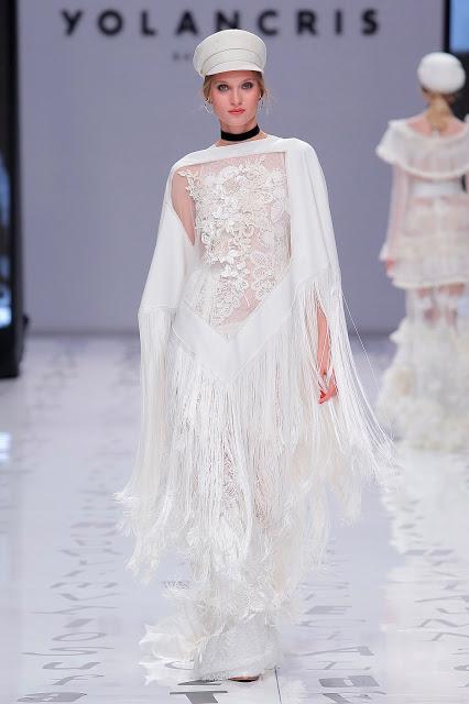 Las novias libres y sin miedo de YolanCris 2020 vuelven a revolucionar la pasarela de Valmont Barcelona Bridal Fashion Week