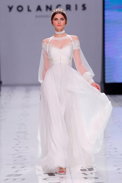 Las novias libres y sin miedo de YolanCris 2020 vuelven a revolucionar la pasarela de Valmont Barcelona Bridal Fashion Week