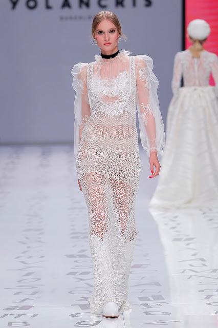 Las novias libres y sin miedo de YolanCris 2020 vuelven a revolucionar la pasarela de Valmont Barcelona Bridal Fashion Week